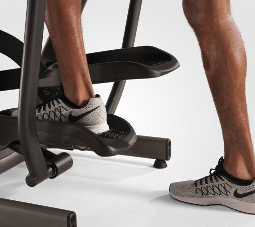 Эллиптический эргометр Matrix E50XUR домашний с 22-дюймовой тачскрин консолью Эллиптический эргометр Matrix E50XUR домашний с 22-дюймовой тачскрин консолью