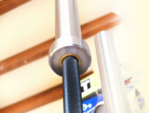 Гриф для кроссфита ZULU двуцветный до 679 кг без центральной насечки OFT Гриф для кроссфита ZULU двуцветный до 679 кг без центральной насечки OFT